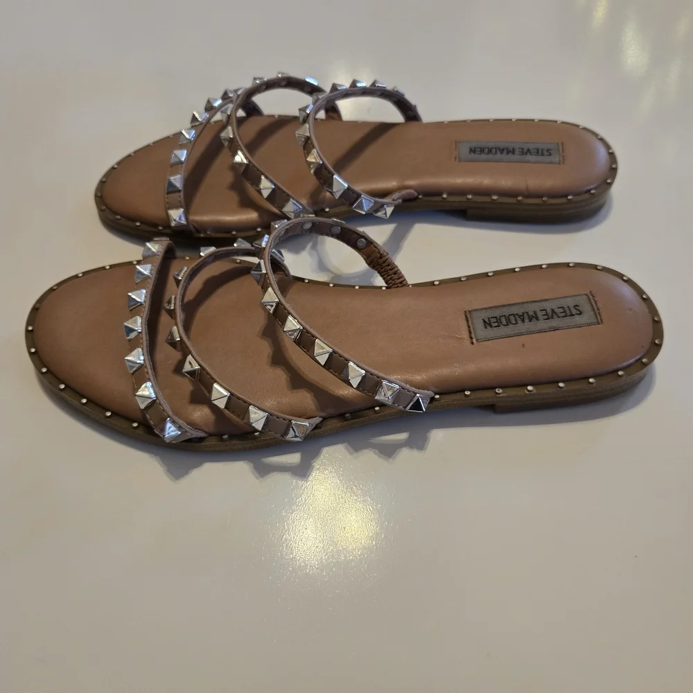 Steve Madden Lodell Sandals Womens 9 Tan Silver Studded Multi-Strap Flat Slides‎